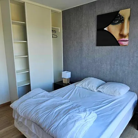 Casa de Férias Maison 3 A 350m De La Avec Jardin Proche