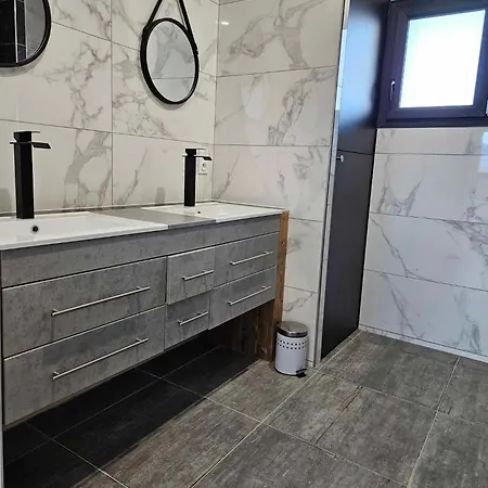 Maison 3 A 350m De La Avec Jardin Proche