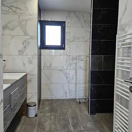 Maison 3 A 350m De La Avec Jardin Proche